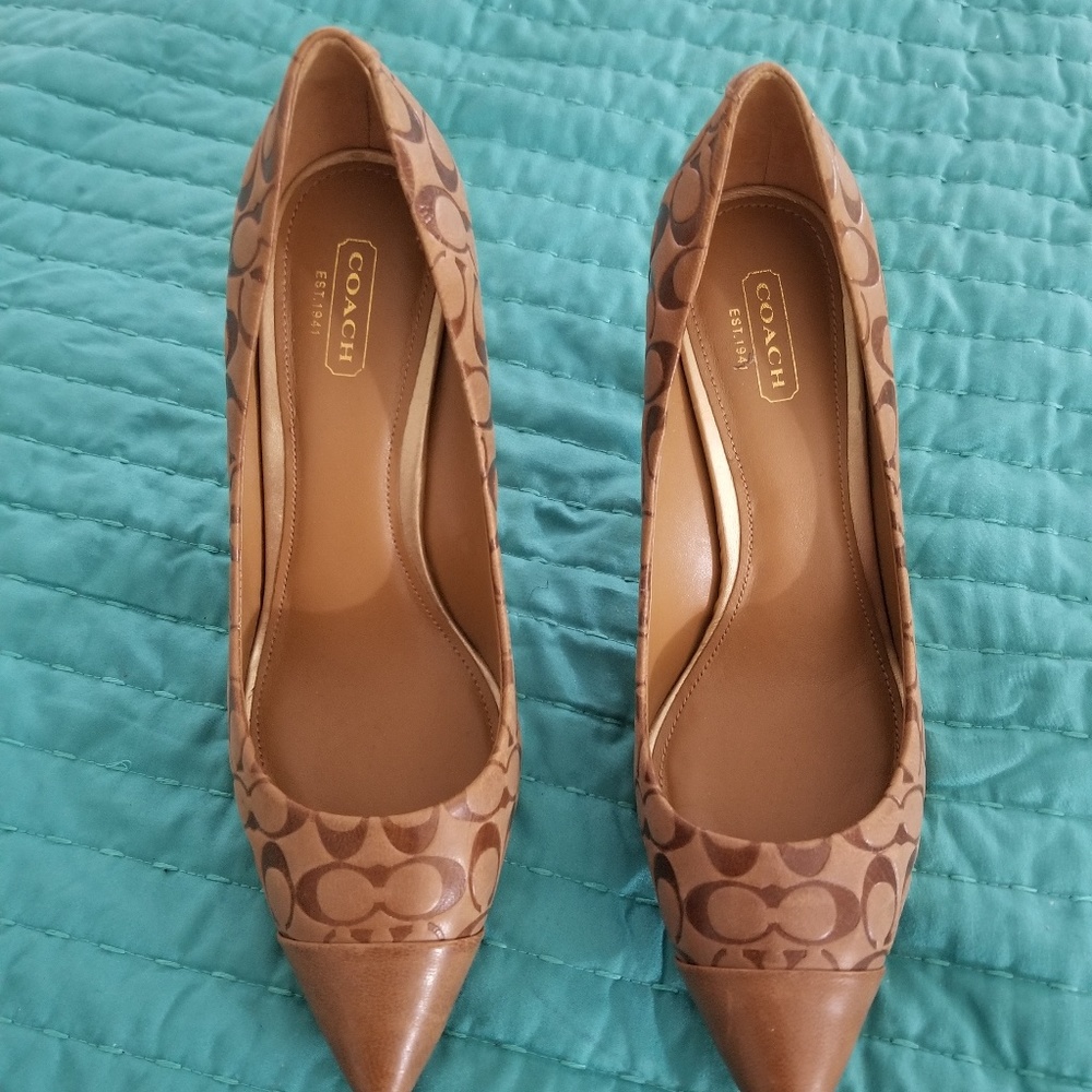 Coach Pumps
